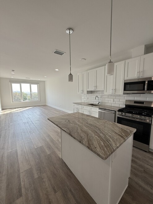 B11 - 228 Park Ave