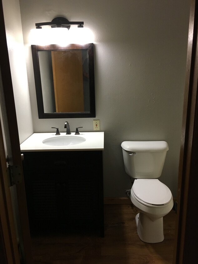 Foto principal - 103 Cottonwood Ave N