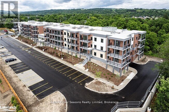 Building Photo - 121-121 Mary St