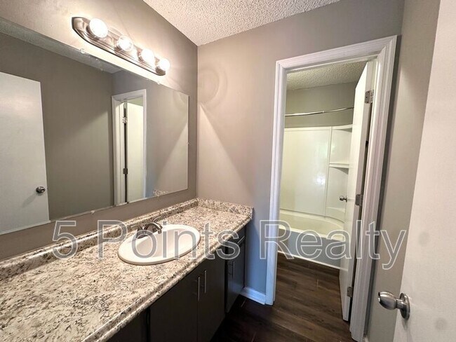 Foto del edificio - 308 Prince Ave