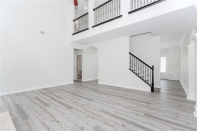 Building Photo - 2023 Jameson Cir NE