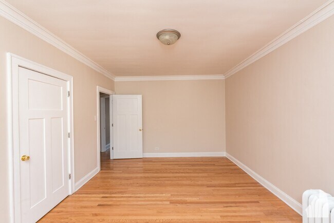 Building Photo - 4812 N Oakley Ave