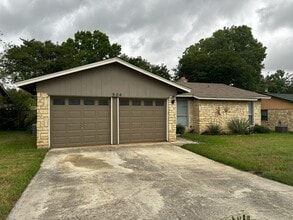 Building Photo - 504 Suzzane Rd