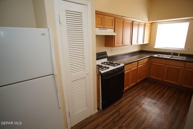 Building Photo - 3403 Pershing Dr