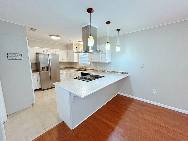 Building Photo - 3 Bedroom Located off Jefferson Hwy & Blue...