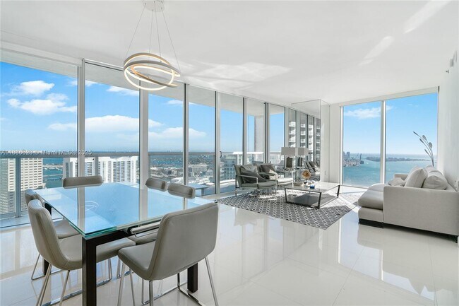 Building Photo - 495 Brickell Ave