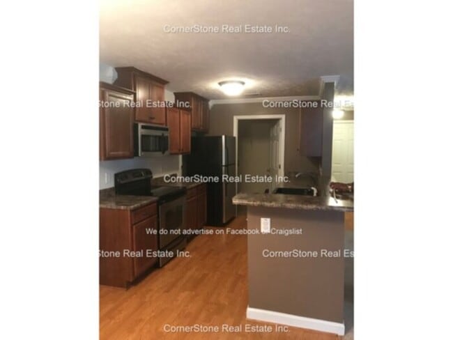 Building Photo - 1820 Balmoral Dr