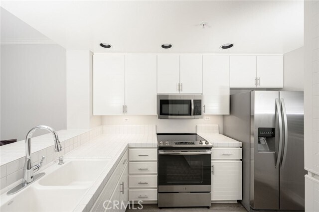 Building Photo - 2253 Martin