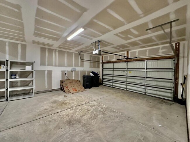 Foto del edificio - 13113 Kornegy Dr