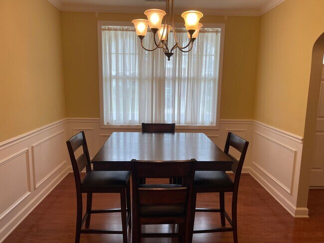 Building Photo - Spacious 3 Bedroom Off Alamance Church Road
