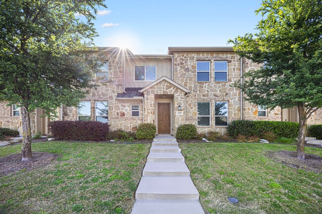 Building Photo - 1217 Pebblebrook Ln