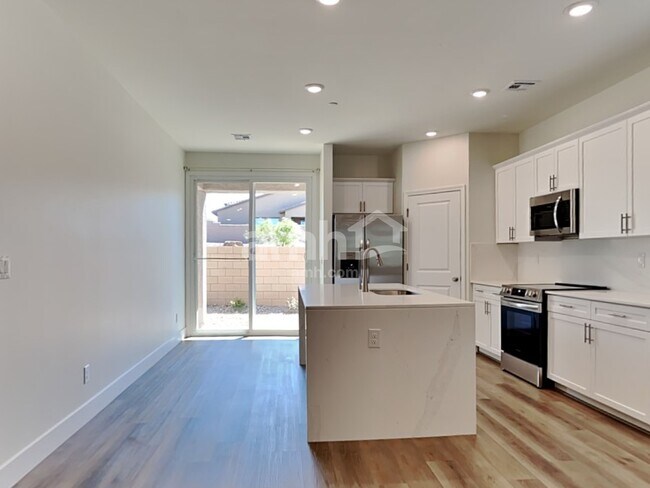 Foto del edificio - 858 English Primrose St