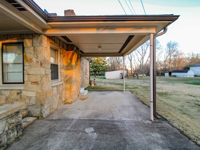 Foto del edificio - Downtown Athens! Walk to Athens State University! Lawn Care included!