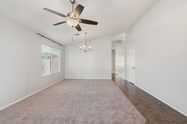 Foto del edificio - 40381 W Robbins Dr