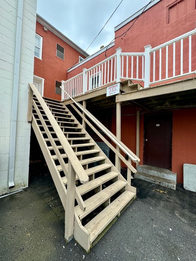 Building Photo - Welcome to the heart of downtown Historic Smyrna!