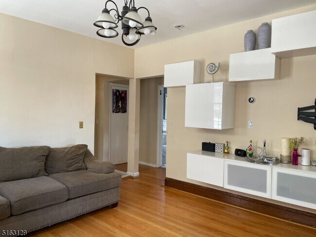 Building Photo - 24 Hackett Pl