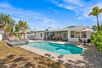 Building Photo - 14024 N Bayshore Dr
