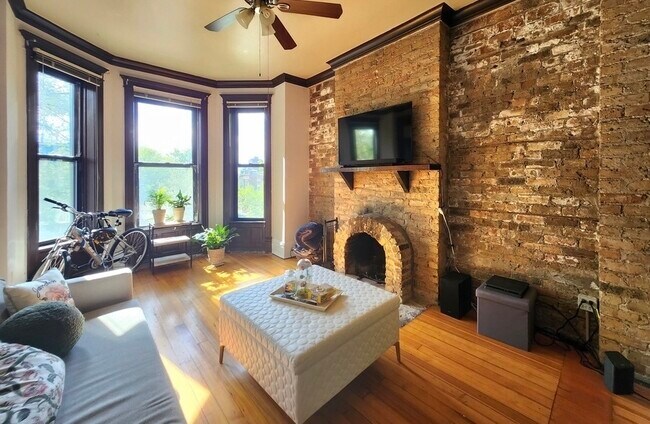 Foto del edificio - 3765 N Kenmore Ave