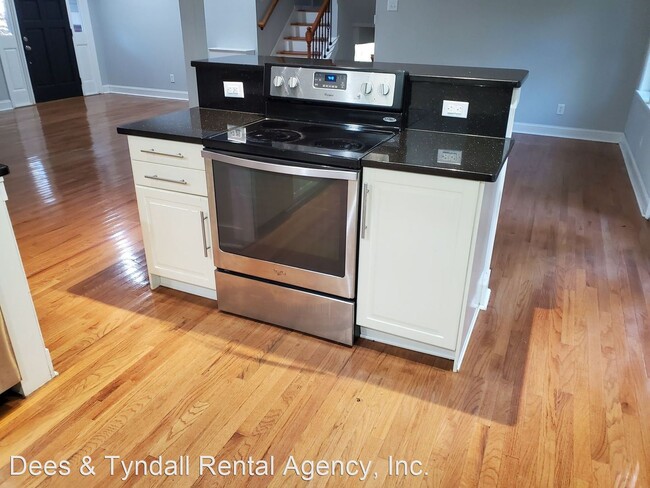 Foto del edificio - 4 br, 3 bath House - 517 Forest Hill Drive