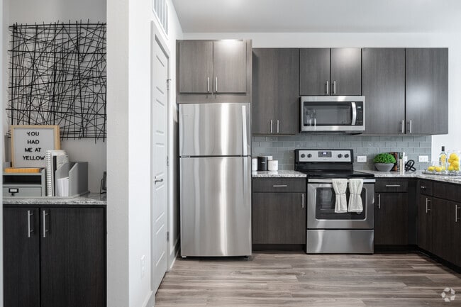 1BR, 1BA - 706SF - Arca Green Mountain