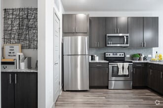 1BR, 1BA - 706SF - Arca Green Mountain
