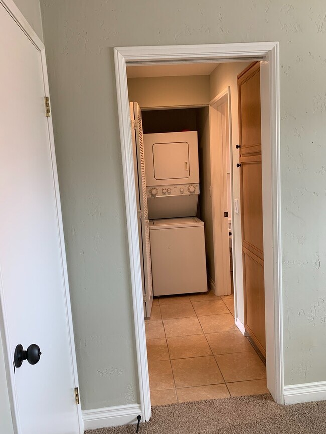 Building Photo - $2,150 - 1 Bed / 1 Bath Condo in Hillcrest