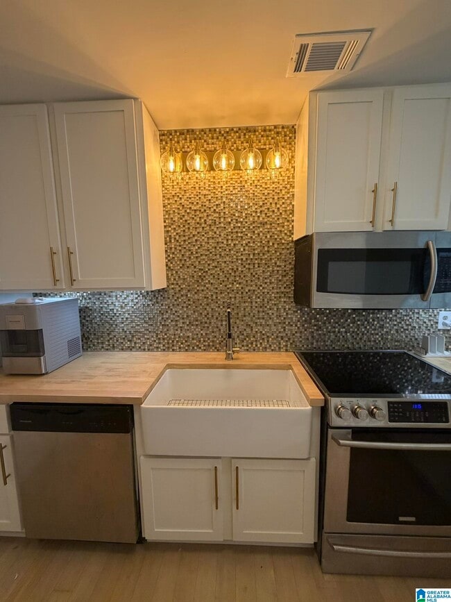 Foto del edificio - 118 W Green