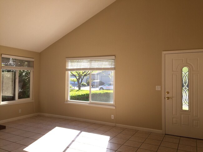 Foto del edificio - 4670 Holycon Cir