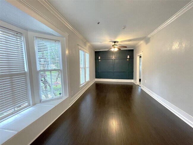 Building Photo - 310 W Sidnor St