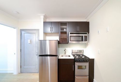 Building Photo - 242 Broome St