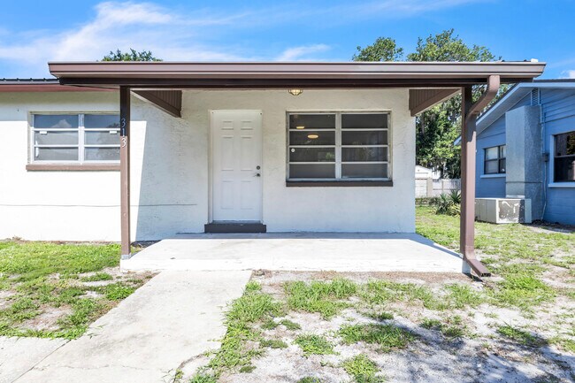 Building Photo - 313 N Arcadia Ave