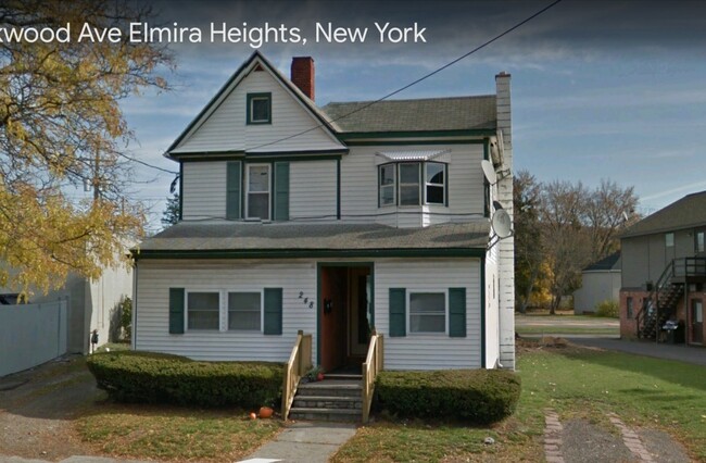 Building Photo - 248 Oakwood Ave