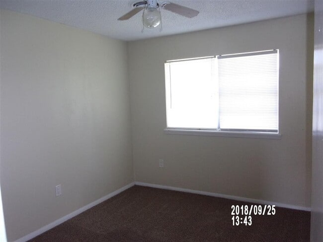 Building Photo - 605 SW 45th St
