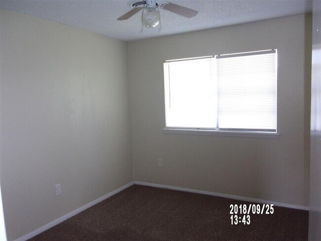 Building Photo - Remodeled bathroom, big wooden deck