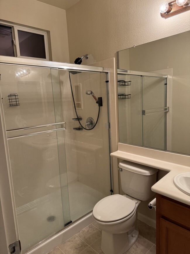 Building Photo - 606 Leah Ln