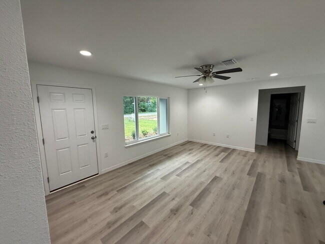 Foto del edificio - 20661 SW Marine Blvd