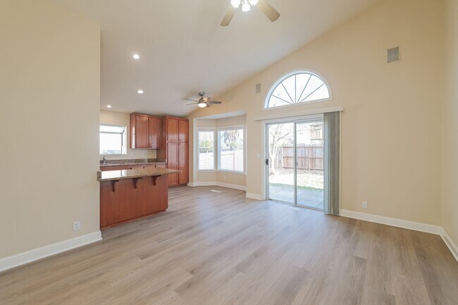 Foto del edificio - PURE Property Management Presents: Well-maintained 3-bedroom, 2-bath home in Cloverdale!