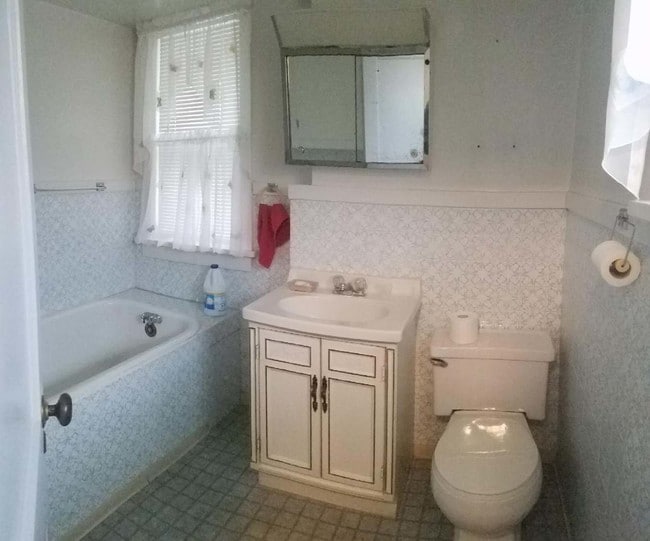 Building Photo - 106 Block St