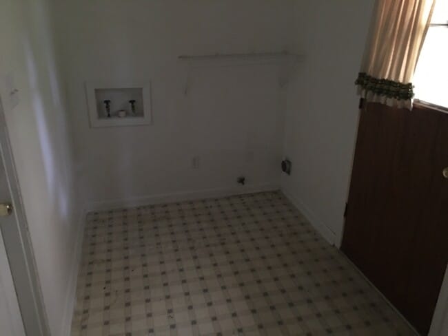 Building Photo - 9437 Garfield Dr