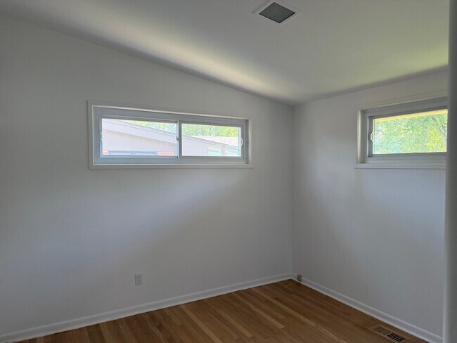 Foto del edificio - 878 Brooklawn Dr