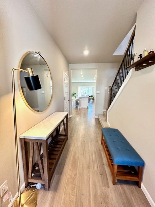 Building Photo - 4 bd + Bonus room - Renton New Build