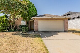 Building Photo - 1740 Cedar Tree Dr