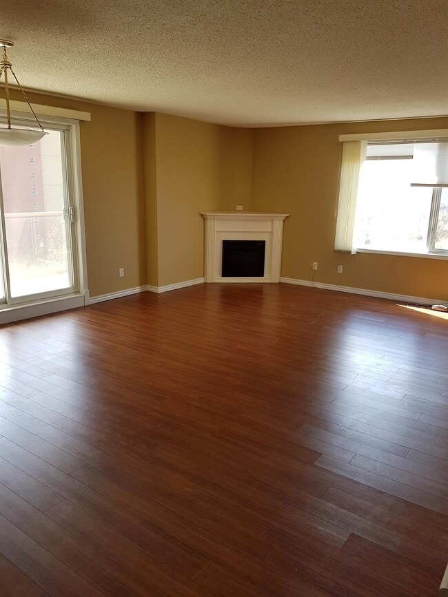 Building Photo - 2 Bed 2 Bath Unit in Edmonton, AB