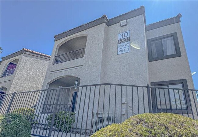 Foto del edificio - 950 Seven Hills Dr
