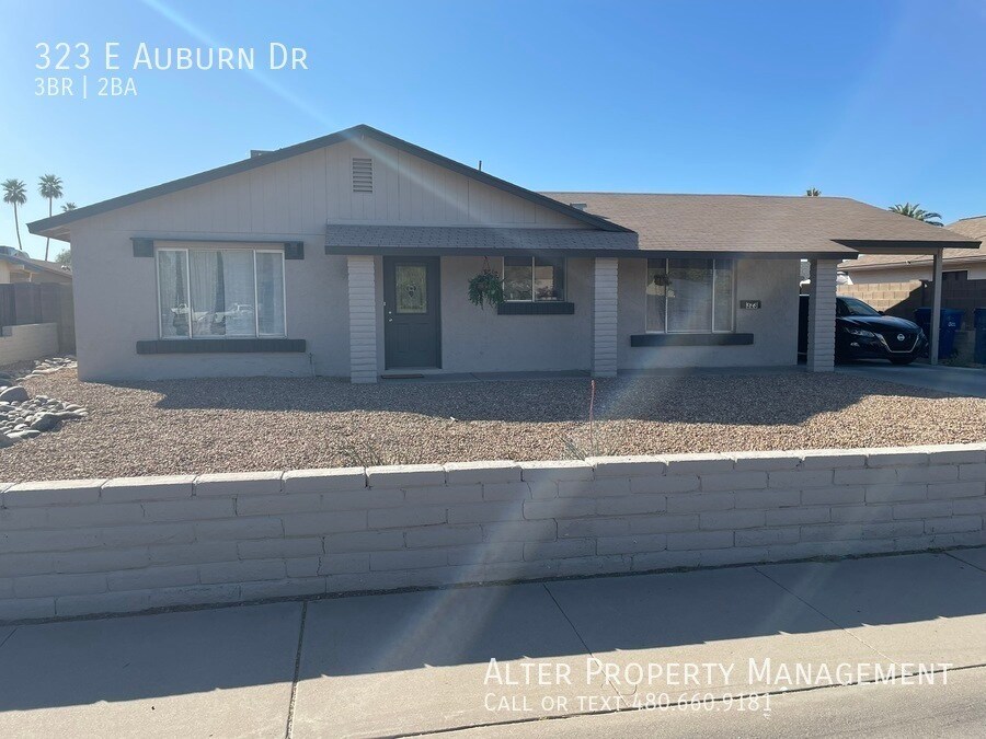 Foto principal - 323 E Auburn Dr