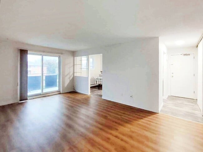Building Photo - 527 Parkside Dr