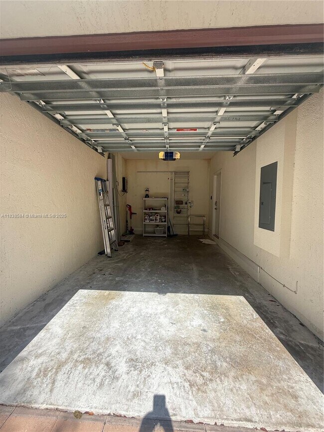 Building Photo - 10120 W 32nd Ln