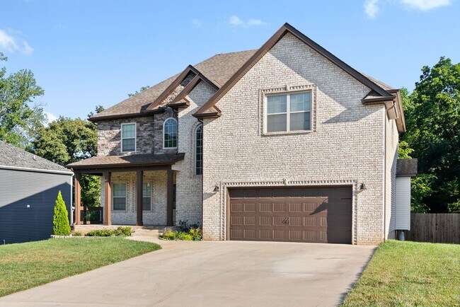Building Photo - Pet Friendly Four Bedroom with Bonus!