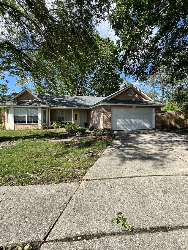 Foto principal - 2025 Hempstead Dr