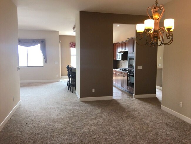Building Photo - Sparks Single Story Home - Unobstructed Me...